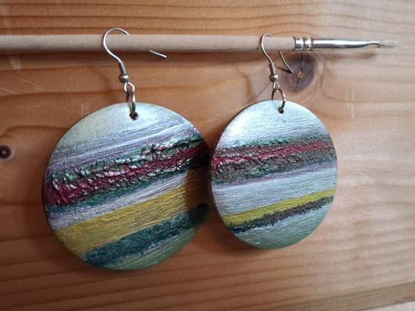 Ohrringe in silber, grün, dunkelrot Handbemalte Ohrringe in silber, grün, dunkelrot - Unikat